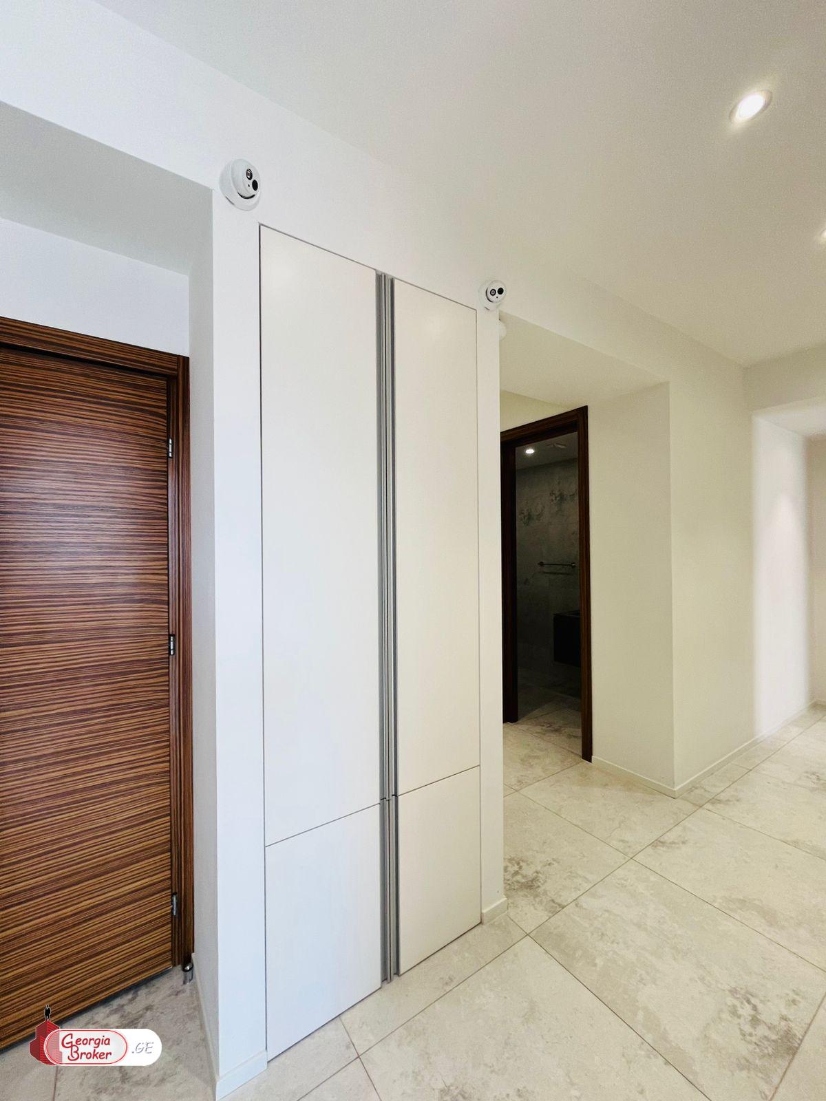 продается квартира с новым ремонтом 6-комнат